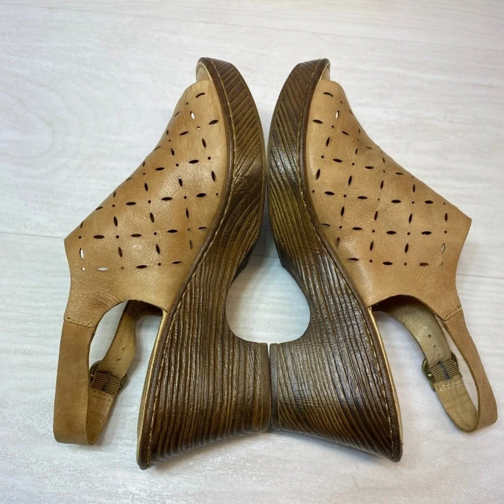 Born Womens 9 Wedge Sandals Clog Slingback Tan Leather Laser Cut Perforated Boho